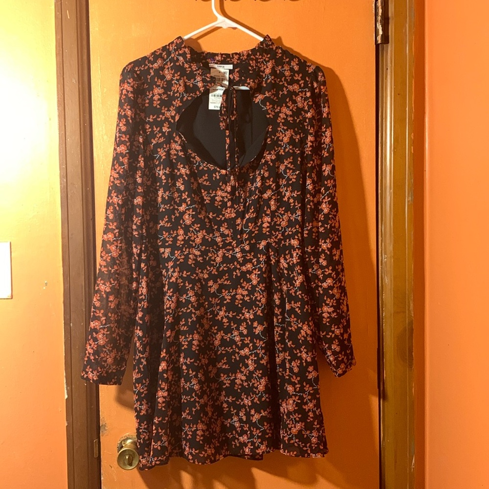 *3 for $25* Bar III BLACK Red flowers mini Dress w/ attached liner. Size L NWT
